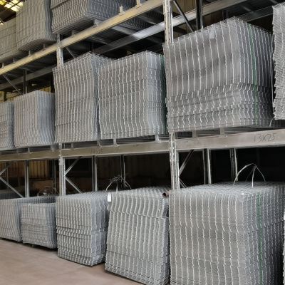 Stainless steel galvanized steel wire mesh for internal and external wall cracking construction site