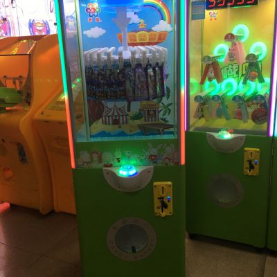 clip toys vending machine