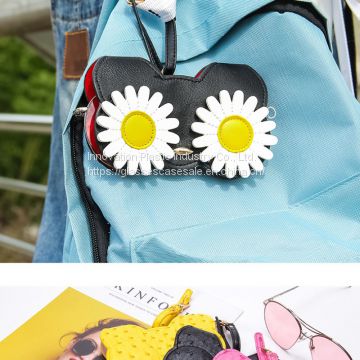 Crush-resistant Portable Eyeglass Pouch; Lovely Protective Case for Sunglasses Clips