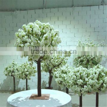 2017 hot sale mini artificial peach blossom tree for weddings table tree
