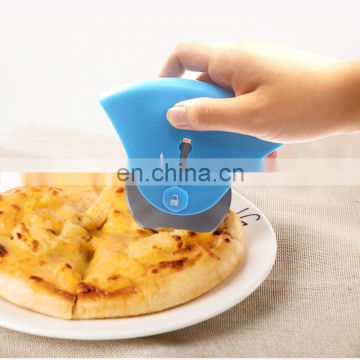 Creative Kitchen Gadget with Lock System and Comfortable Handle Pizza Cutter