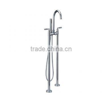 Free standing bathtub faucet