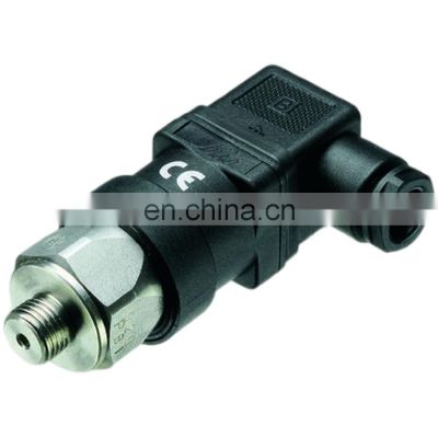 Auto Engine fuel injector nozzle injectors vital parts Injector nozzles For Peugeot 405 5WY-2817A 9301N07824