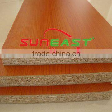 Linyi Suneast Wholesale cheap veneered or melamine laminated chipboard/particle board