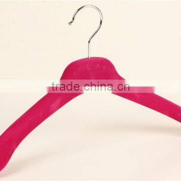 Manufacture HIGH QUALITY NON SLIP hot stamp brand custom red velvet flocked hangers with logo