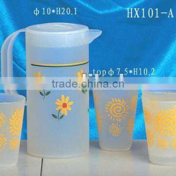 round pitcher w/4 cups