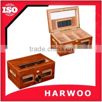 Classical manufactuer wood Panetela cigar storage