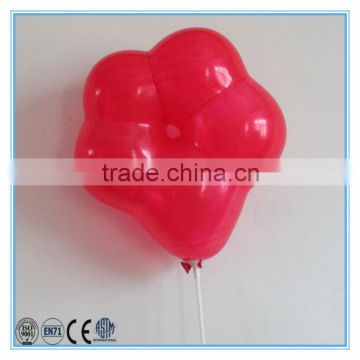 Red flower shaped balloon