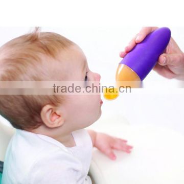 Good design Baby Squeezable Feeding Bottle with Spoon
