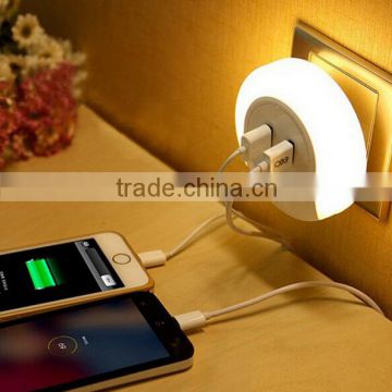 Smart Design LED Night Light with Light Sensor and Dual USB Wall Plate Charger Perfect for Bathrooms Bedrooms EU/US Plug