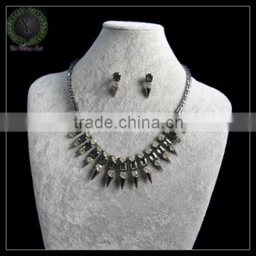 Women's Chuny collar necklace