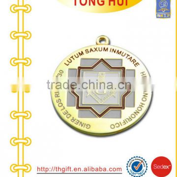 Round engraved logo metal pendants medallions manufacturer
