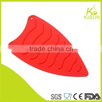 Heat-resistant silicone iron mats in iron shape