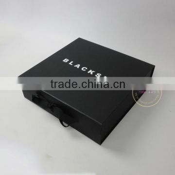 Luxury paper gift packaging box with magnetic closure