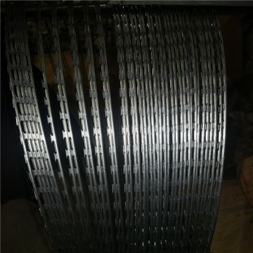 Galvanized Welded Razor Wire Mesh Fence , Razor Wire Fence With Diamond Hole Shape