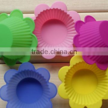 2014 best selling Eco-friendly flower shaped mini silicone cake cup mould