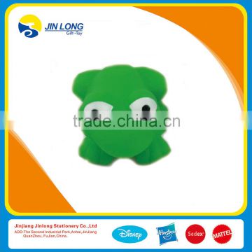 spray water PVC frog toy