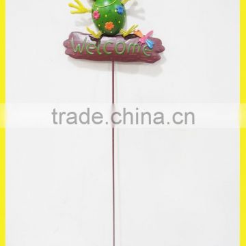 Frog metal garden stick decoration for garden with welcome