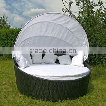 poly rattan daybed