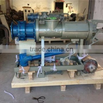 Poultry manure separating machine with durable usage screw press