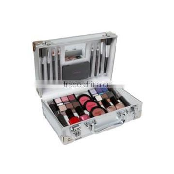 colour cosmetic train cases