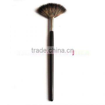 makeup fan brush