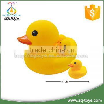 New design rubber floating duck toy to baby