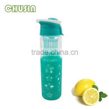 wholesale glass drink bottle with fancy silicone sleeve and PP lid and handle