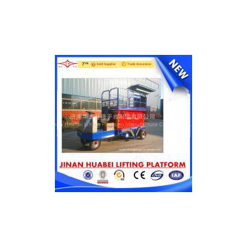 Self propelled hydraulic lift platform