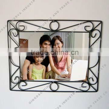 Metal picture frame with tile