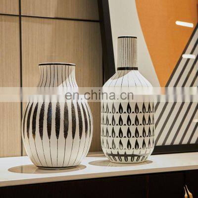 Classic Ceramic  Decoration  Luxury white Vase For Room