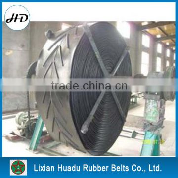Patterned rubber conveyor belt