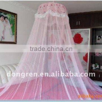 Hanging girls mosquito net