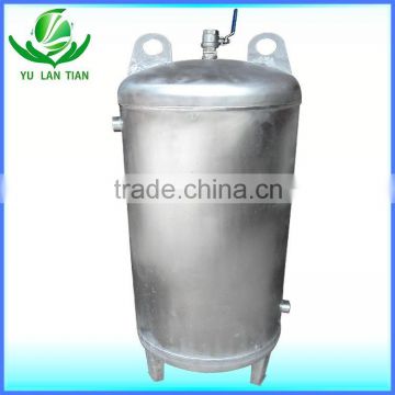 Compact structure stainless steel storage tank