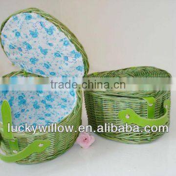 green heart-shaped gift willow basket with lid &lining