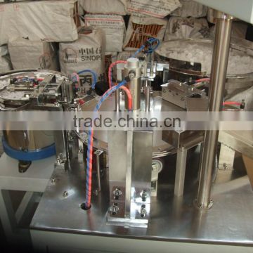 pad inserting machine for plastic cap