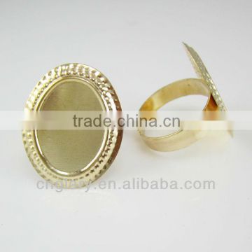 Gold finger ring round plate