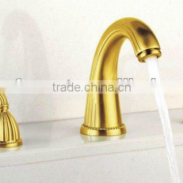 China Electric Golden Bathtub Waterfall Shower Faucets Mixer taps(QS7771J)
