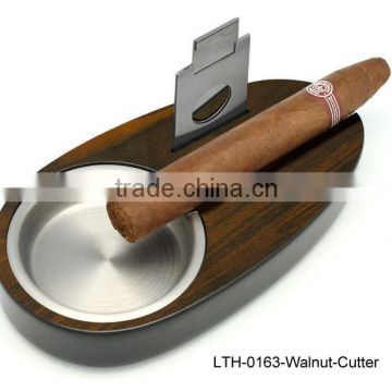 High glossy finish cigar ashtray with stainless steel cigar cutter