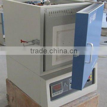 High temperature glass melting furnace with SiC heaters