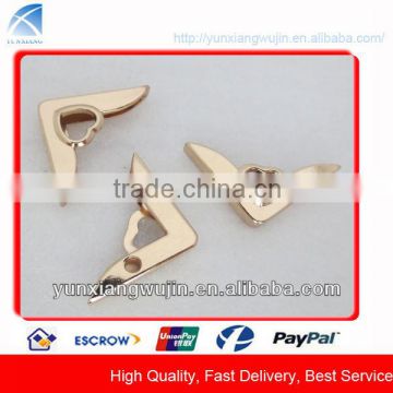 CD8580 Custom Gold Heart Shape Metal Collar Clips for Shirts