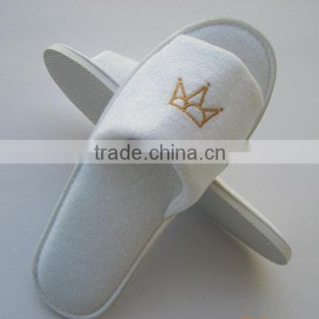 hotel china disposable slipper with gold embroidery