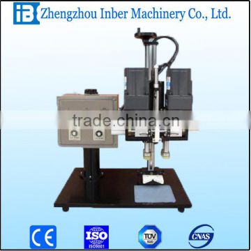 Automatic capping machine FOR PLASTIC BOTTLES
