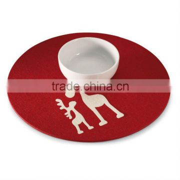 red felt placemats with reindeer