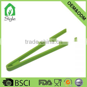 food grade Heat Resistant Kitchen silicone tong with metal inside BBQ tong baking tong