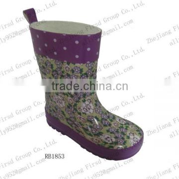 2013 lovely kids' purple rubber rain boots with little flower pattern