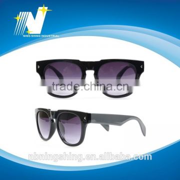 2015 hot selling fashionable wholesale italy design sunglasses