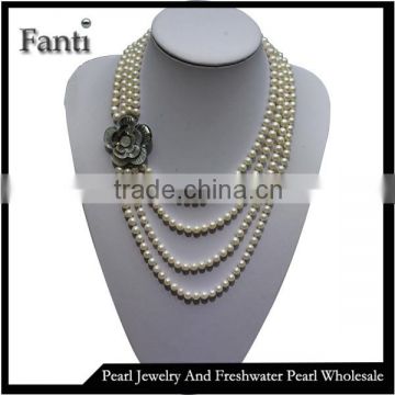 pearl necklace/multi-strand pearl necklace with brooch