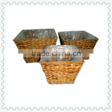 plastic lined plant basket for flower planting