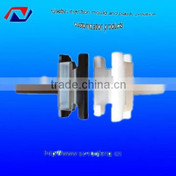 Durable multiple-cavity injection products/Multiple-cavity injection products